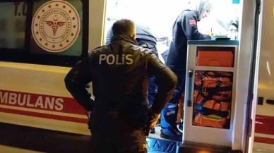 Tanımadığı şahıs tarafından bıçaklanan genç hastaneye kaldırıldı