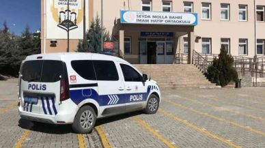 Tartıştığı arkadaşını okul içerisinde meyve bıçağı ile yaraladı