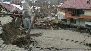 Tokat'ta minaresi düşen cami tamamen yıkıldı