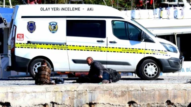 Acılı baba oğlunun cenazesine sarılıp ağladı