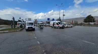 Ambulans ile minibüs çarpıştı: 2 yaralı