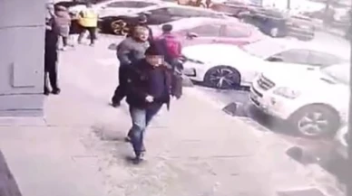 Arkadaşını vuran zanlının sakince uzaklaştığı anlar kamerada