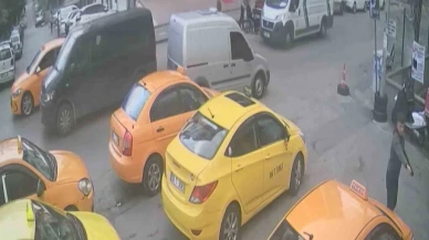 Aynı günde 5 farklı olayda 6 kişiyi yaralayan çocuğun silahlı saldırısı kameraya yansıdı