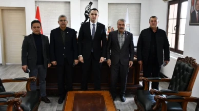 Büyükkaymakcı’dan Meclis Üyelerine Plaket