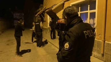 Çıkan kavgada bir genç üvey babasını bıçakla yaraladı
