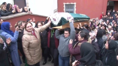 Eşi tarafından öldürülen Duygu Can'ın cenazesinde tabutunu kadınlar taşıdı