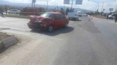 Gediz'de trafik kazası: 3 ölü, 2 yaralı
