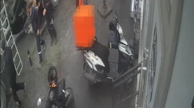 İki şahsın yumruk yumruğa kavgası kamerada