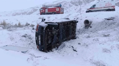 Minibüs şarampole yuvarlandı: 4 yaralı