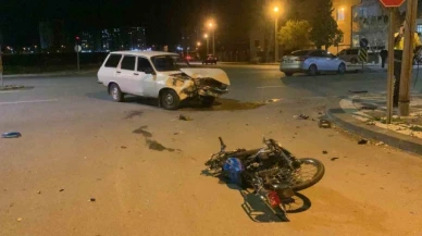 Otomobil ile çarpışan motosiklet sürücüsü hayatını kaybetti