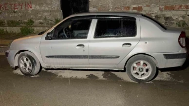 Park halindeki otomobil böyle kurşunlandı