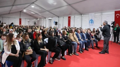 Şarkıcı Ege Merzifon Kitap Fuarı'na Renk Kattı
