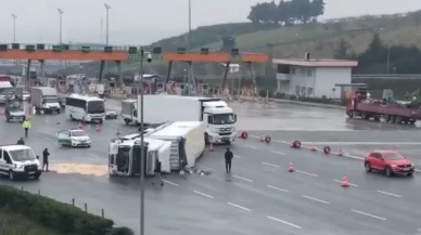 Sürücüsünün kontrolünden çıkan tır devrildi