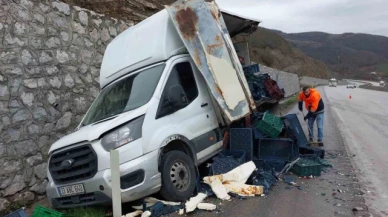 Tır, arıza yapan kamyoneti biçti: 1 yaralı