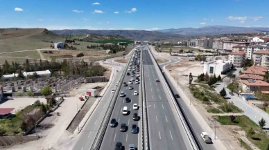 43 ilin geçiş güzergahında trafik yoğunluğu: Tatilciler yollara akın etti