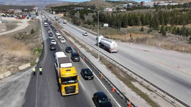 43 ilin geçiş noktasında bayram yoğunluğu: Araç trafiği yüzde 100'e ulaştı