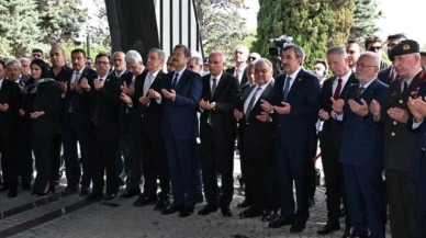 8. Cumhurbaşkanı Turgut Özal vefatının 31. yıl dönümünde kabri başında anıldı