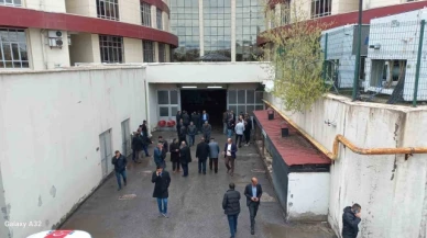 Bayram günü husumetli oldukları muhtarı öldürüp, jandarmaya ateş açtılar
