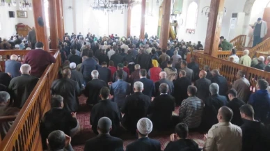 Camiler doldu taştı