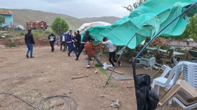 Çorum'da fırtına köy düğününü savaş alanına çevirdi