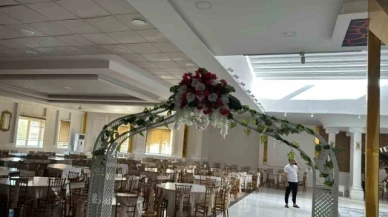 Depremden dolayı düğün salonu tavanı çöktü: Faciadan dönüldü