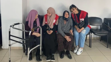 Genç Kızılay Kulübü Öğrencilerinden Huzurevine Ziyaret
