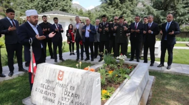 İl Protokolü Şehitlik Ziyaretinde Bulundu