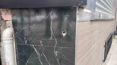 İş yerini kapattıktan sonra sohbet eden esnafa silahlı saldırı: 2 yaralı