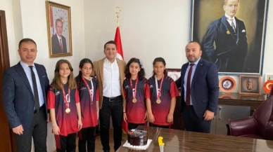 Kartal, Başarılı Sporcuları Makamında Ağırladı