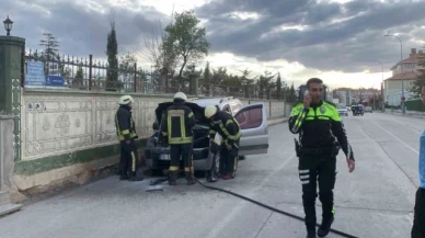 Mezarlık ziyaretine gitti, aracı yandı