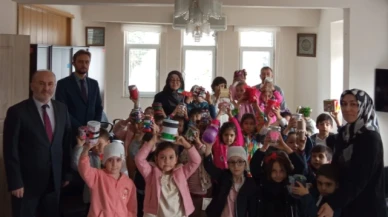 Minikler Kumbaralarını Filistin İçin Açtı