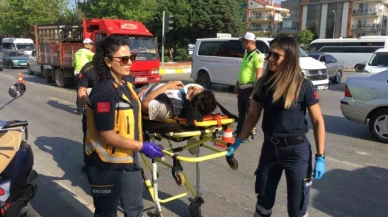 Motosiklet yayaya çarptı: 2 yaralı