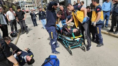 Motosiklet yayaya çarptı, 3 kişi yaralandı