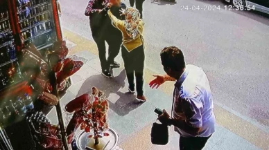 Otobüs şoförünün, cadde ortasında husumetlisinin saldırısına uğradığı anlar kamerada