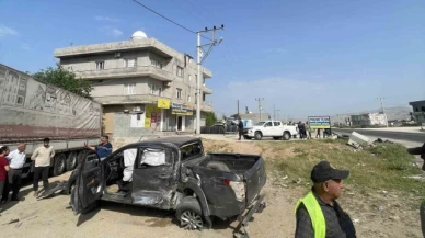 Tır ile kamyonet çarpıştı: 3 yaralı