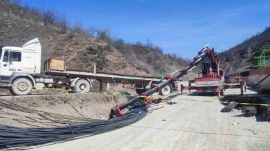 Üzerine vinç bomu devrilen işçi hayatını kaybetti