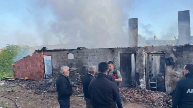 Alevlere teslim olan ev küle döndü: 2 ölü