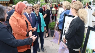 Anne Çocuk Sevgisi Temalı Resim Sergisi Düzenlendi