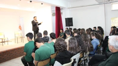 Ayvaz Öğrencilere Konferans Verdi