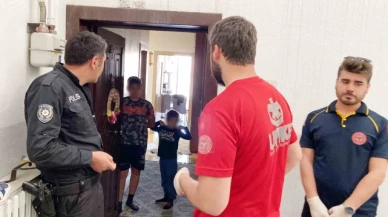 Çocuklarını eve kilitleyip işe giden anne ekipleri alarma geçirdi