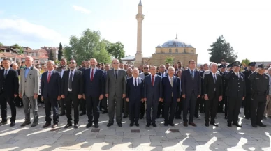 Gökçe Tarafından Anıta Çelenk Sunumu Yapıldı