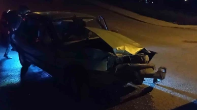 İki otomobilin çarpıştığı kazada 3 kişi yaralandı