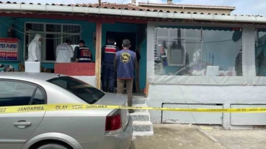 Kan donduran cinayet: Babasını boğazından bıçaklayarak öldürdü
