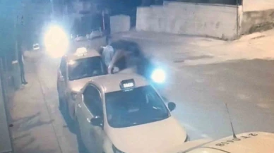 Kapıyı açıp taksiden indiği esnada otomobil böyle çarptı