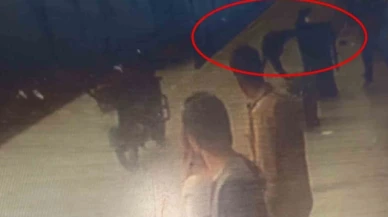 Kavga eden şahıs yola savrulunca araçların altında kalmaktan son anda kurtuldu