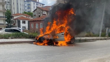 Kontağı çevirdi, otomobili alev aldı
