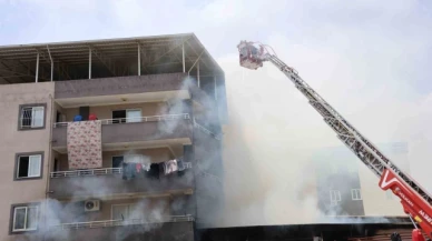 Korkutan yangın: Mobilyacıda başladı, müstakil eve sıçradı