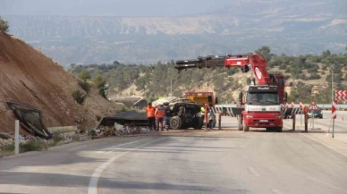 Ölüm virajında kamyon hurdaya döndü, sürücü hayatını kaybetti