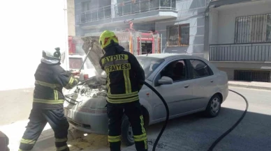 Park halindeki otomobilde yangın çıktı