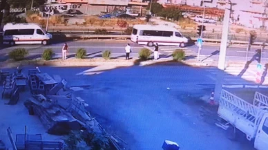 Servis aracı tur minibüsüne çarptı: 3 yaralı